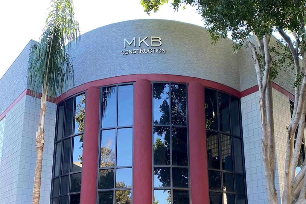 A building with a sign that says mkb.